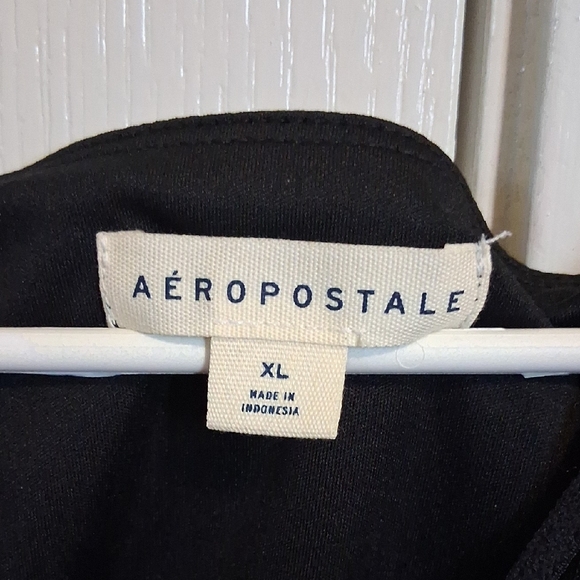 Aeropostale Black Floral Mesh Crop Top - Picture 3 of 4